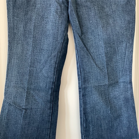 GAP Original Ultra Low Rise Bootcut Jeans Size 4P - Picture 3 of 16